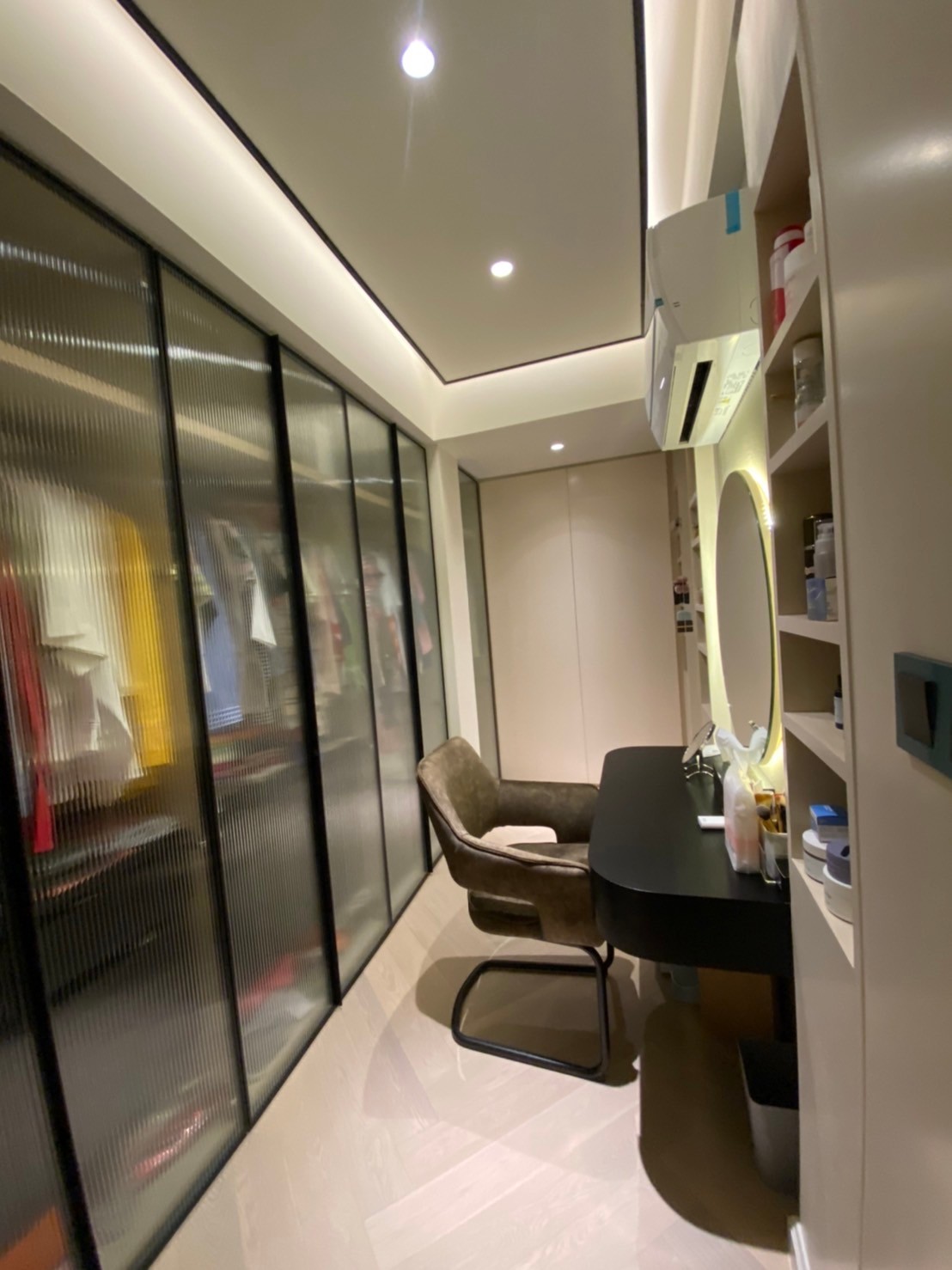 LINE_ALBUM_pn house_250312_1